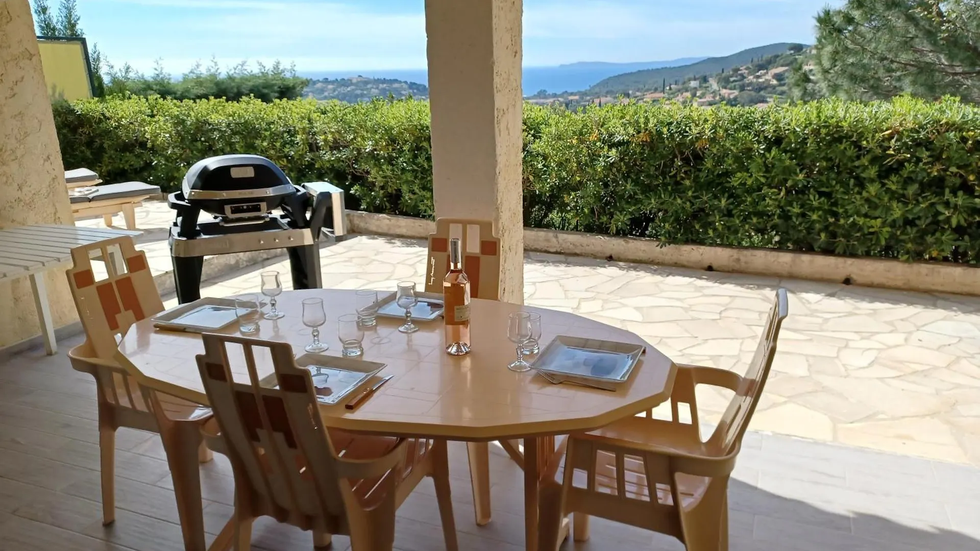 Appart Rez De Jardin Vue Mer Cavalaire-sur-Mer