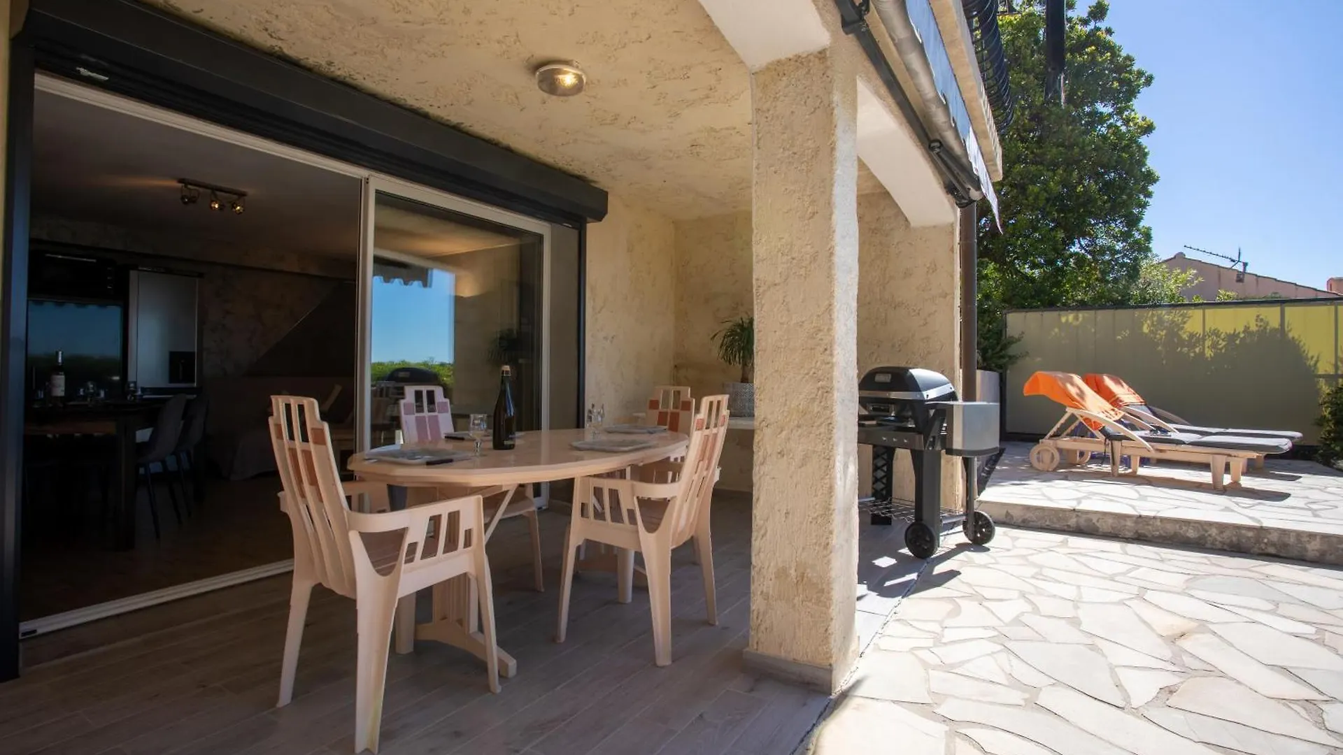 Appart Rez De Jardin Vue Mer Cavalaire-sur-Mer 0*,  Francia