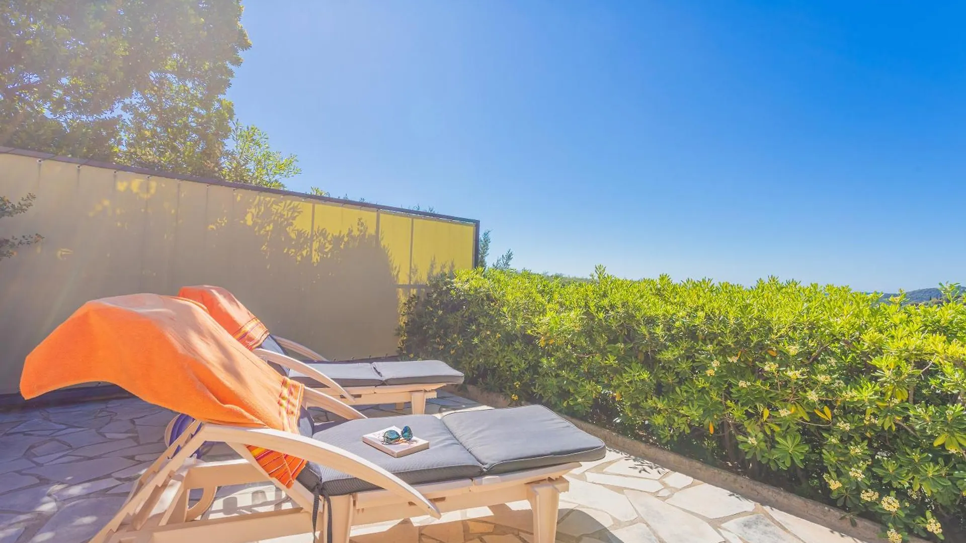 Appart Rez De Jardin Vue Mer Cavalaire-sur-Mer